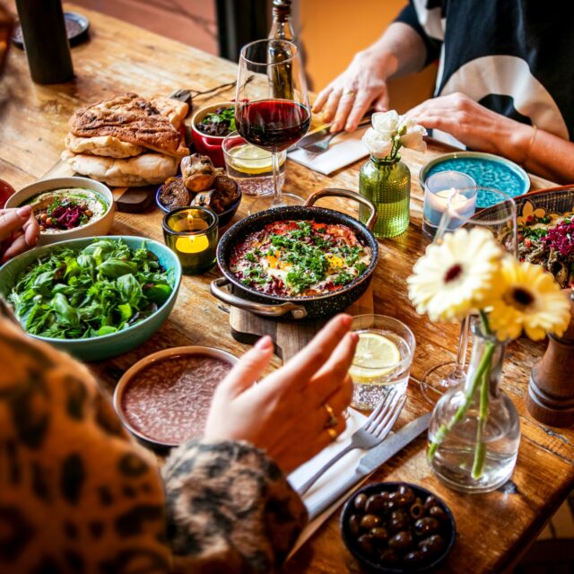 Wij kunnen gewoon niet kiezen…
Vraag ons wat het lekkerste is, en voor je het weet staat de tafel vol met alles wat je wilt proberen! 😋

Kom langs, proef het allemaal en geniet van la dolce vita bij Hannah’s.🍸 Vanavond open voor diner!