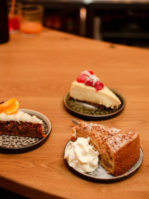 Friday = Cake Day! 🍰
Het is officieel: vrijdag is te kort voor alleen koffie. Trakteer jezelf bij Hannah’s en proef onze heerlijke zoetigheden!😋

A presto a Hannah’s!