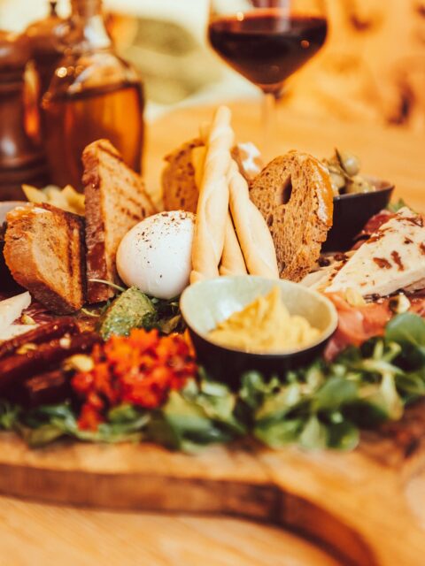 Van die borrelplanken waar je niet vanaf kunt blijven… 🍇Of je nu iets te vieren hebt of gewoon lekkere trek hebt, bij Hannah’s zit je goed. A presto a Hannah’s 🍷