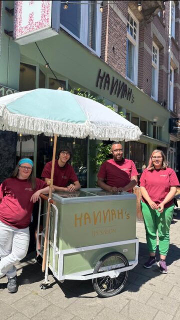 Hannah’s goes to ROLLENDE KEUKENS!! Van 13 t/m 17 mei staan wij op het leukste foodfestival van het jaar: 🍨🍦🍹
Kom langs voor veel gezelligheid en natuurlijk onze specialiteiten. Zien we je daar? 👀💛 #hannahsamsterdam #rollendekeukens #iedereeniswelkom #foodfestival #amsterdam @rollendekeukens