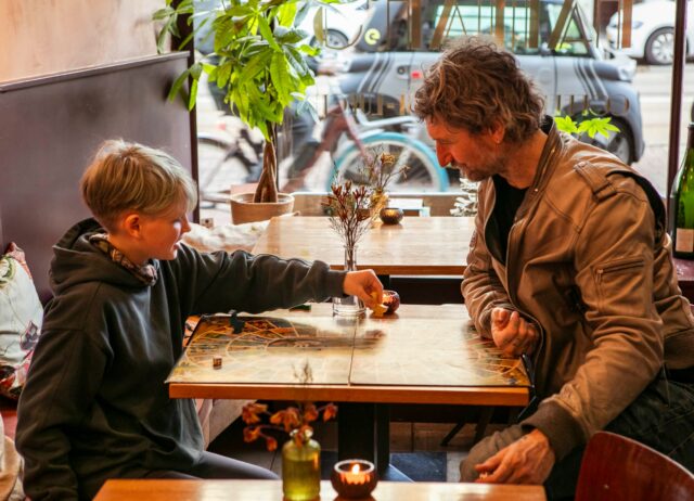 Wist je dat wij een hele kast vol met de leukste bordspellen hebben? 🎲

Het is vandaag Vaderdag, een mooie reden om samen iets leuks te doen. Kom jij een spelletje wagen? 👋🏼