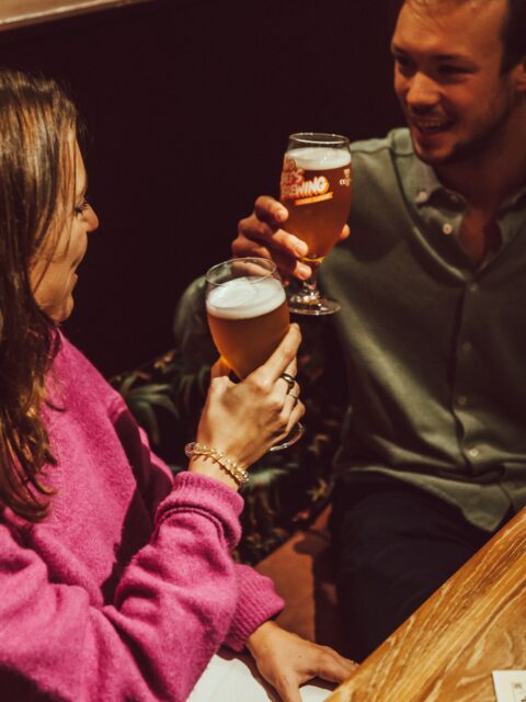 Cheers op een heerlijk weekend, zin in een borrel? Wij zijn geopend tot 16:00 🤩💛