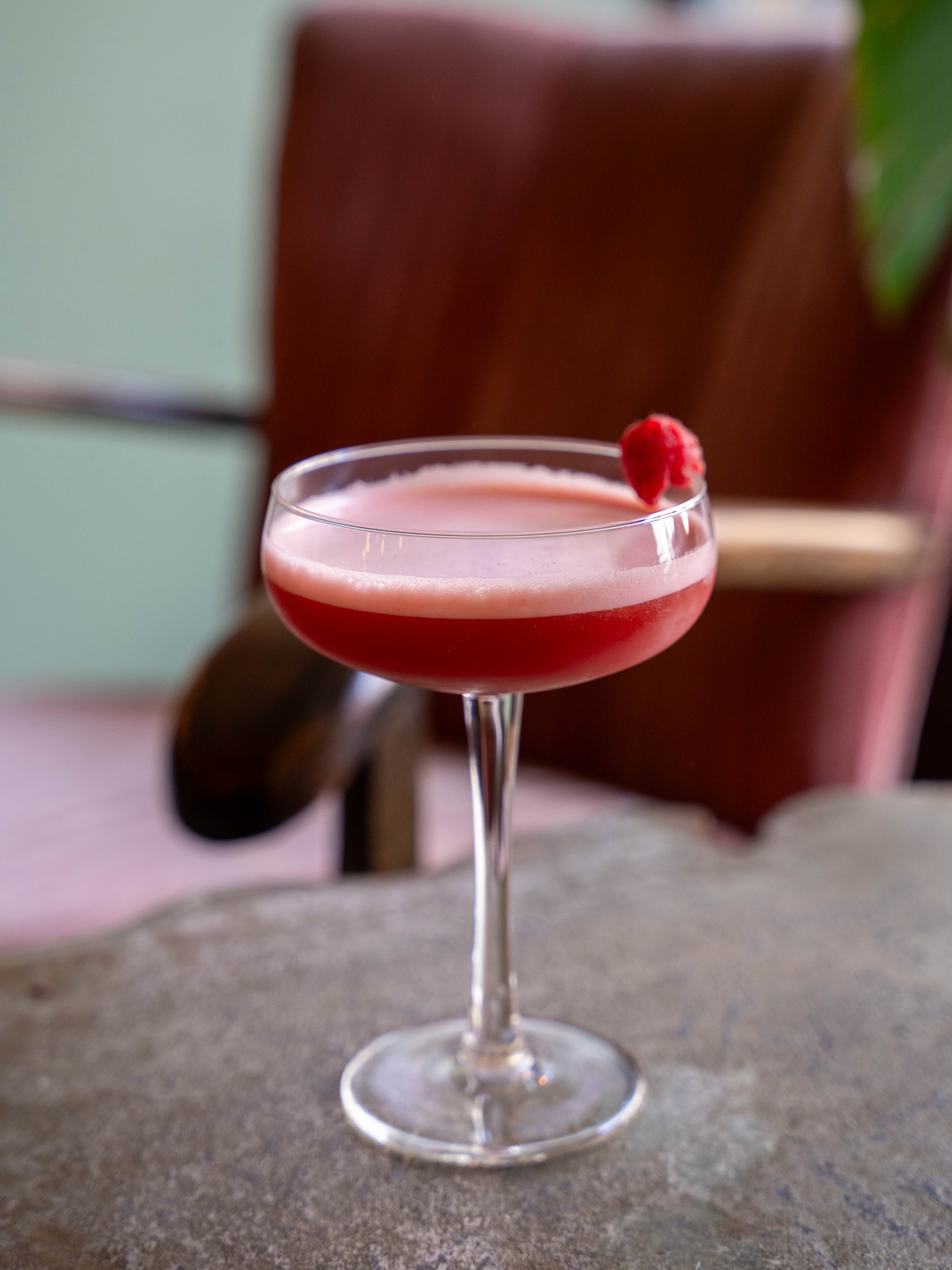 De temperaturen lopen op, kun je ook niet wachten om bij ons in de koelte een heerlijke Raspberry Rita te drinken? 🍓🍒🍸
Vanaf 11 augustus kan dat weer! Zien we je dan? 💛