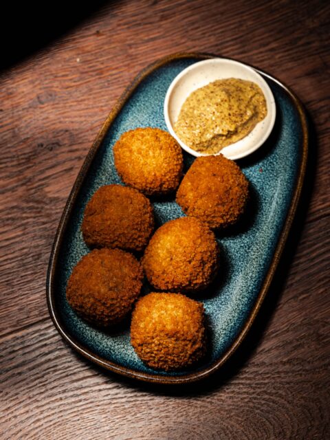 Altijd borreltijd, toch? 🤎
We zijn geopend tot 16.00 uur, tot die tijd kun je natuurlijk genieten van Holtkamp bitterballen!