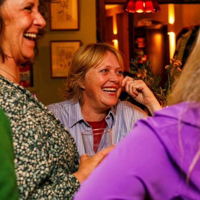 Hannah’s is de plek van samenkomen, fijne gesprekken en gezelligheid. 💛

Maar Hannah’s is méér dan een fijne plek om te lunchen, koffie te drinken of te borrelen. Bij ons komen horeca en een sociale missie samen. Mensen met een verstandelijke beperking krijgen bij Hannah’s de ruimte om te leren, zich te ontwikkelen en mee te doen. ✨

En dat merk je: aan de persoonlijke aandacht, de betrokkenheid en de warmte waarmee je bij ons wordt ontvangen.